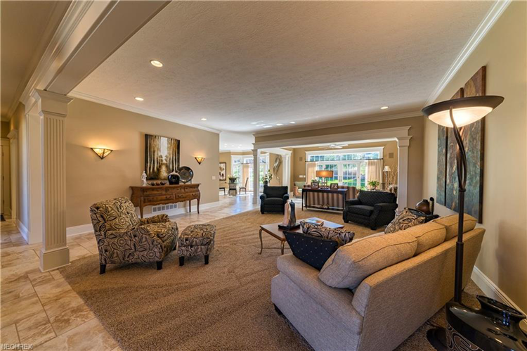 1327 Alexandria Southeast, Canton